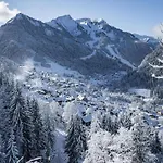 In With Valley Views 아파트
