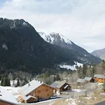 In With Valley Views 아파트
